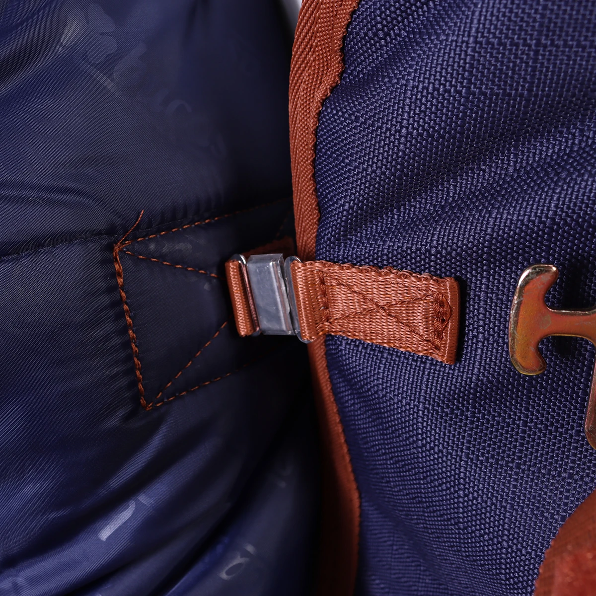 Deken Bucas X-Range Silk-Feel 0gr Donkerblauw 4 Deken Bucas X-Range Silk-Feel 0gr Donkerblauw - Afbeelding 4