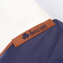 Deken Bucas X-Range Silk-Feel 0gr Donkerblauw 14 Deken Bucas X-Range Silk-Feel 0gr Donkerblauw -Paardenbenodigdheden Winkel deken bucas x range silk feel 0gr donkerblauw 1500x1500 180686