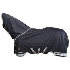 Deken Lemieux Arika Featherweight Turnout 0gr Donkerblauw -Paardenbenodigdheden Winkel deken lemieux arika featherweight turnout 0gr donkerblauw 1500x1500 152775