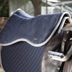 Onderlegger LeMieux Wither Relief Memory Foam Donkerblauw 9 Onderlegger LeMieux Wither Relief Memory Foam Donkerblauw -Paardenbenodigdheden Winkel onderlegger lemieux wither relief memory foam donkerblauw 1500x1500 123134