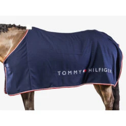Showdeken Tommy Hilfiger Light & Dry Donkerblauw -Paardenbenodigdheden Winkel showdeken tommy hilfiger light dry donkerblauw 1500x1500 184591