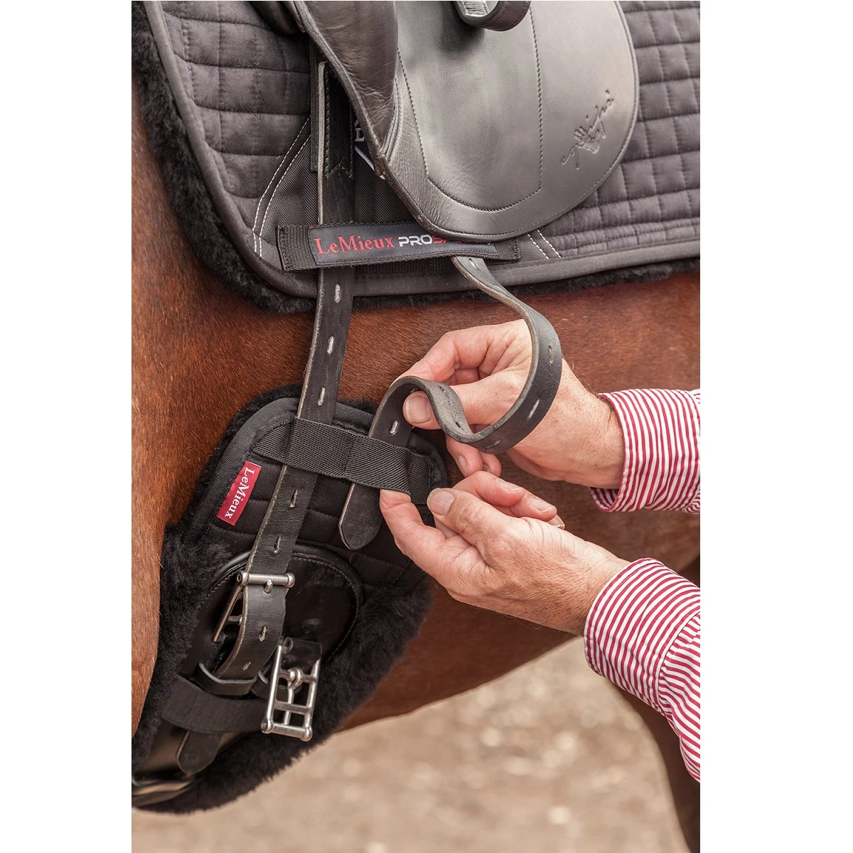 Singelonderlegger LeMieux Dressuur Shaped Black-black 2 Singelonderlegger LeMieux Dressuur Shaped Black-black - Afbeelding 2