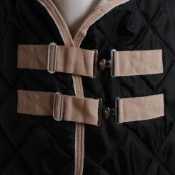 Staldeken Horsegear Lodix 150gr Black-beige -Paardenbenodigdheden Winkel staldeken horsegear lodix 150gr black beige 1500x1500 117058