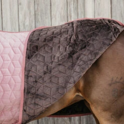 Staldeken Kentucky Velvet 160gr Roze -Paardenbenodigdheden Winkel staldeken kentucky velvet 160gr roze 1500x1500 139894