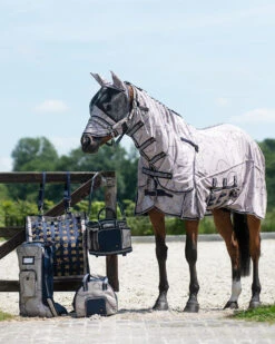 Vliegendeken QHP Collection Combo Met Hals En Masker Donkerblauw-beige -Paardenbenodigdheden Winkel vliegendeken qhp collection combo met hals en masker donkerblauw beige 1500x1500 175275
