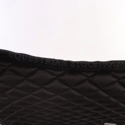 Zadeldek Equestrian Stockholm Total Eclipse Zwart 14 Zadeldek Equestrian Stockholm Total Eclipse Zwart -Paardenbenodigdheden Winkel zadeldek equestrian stockholm total eclipse zwart 1500x1500 157088