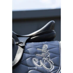 Zadeldek Eskadron Essence Satin Donkerblauw 15 Zadeldek Eskadron Essence Satin Donkerblauw -Paardenbenodigdheden Winkel zadeldek eskadron essence satin donkerblauw 1500x1500 171502