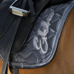 Zadeldek Eskadron Essence Satin Donkerblauw 16 Zadeldek Eskadron Essence Satin Donkerblauw -Paardenbenodigdheden Winkel zadeldek eskadron essence satin donkerblauw 1500x1500 171503