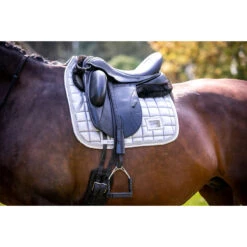 Zadeldek HB Showtime Lake View Zilver -Paardenbenodigdheden Winkel zadeldek hb showtime lake view zilver 1500x1500 129386