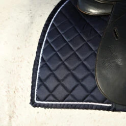 Zadeldek Horsegear Ruffle Donkerblauw -Paardenbenodigdheden Winkel zadeldek horsegear ruffle donkerblauw 1500x1500 143216