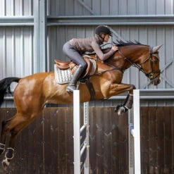 Zadeldek LeMieux Loire Close Contact Square Middenbruin -Paardenbenodigdheden Winkel zadeldek lemieux loire close contact square middenbruin 1500x1500 102794