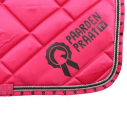 Zadeldek Paardenpraat By EJ 2.0 Roze -Paardenbenodigdheden Winkel zadeldek paardenpraat by ej 2 0 roze 1500x1500 142269