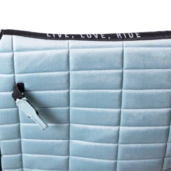 Zadeldek QHP Astana Blauw -Paardenbenodigdheden Winkel zadeldek qhp astana blauw 1500x1500 159115