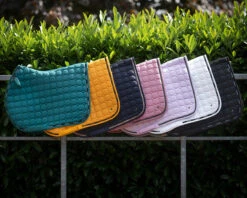 Zadeldek QHP Denver Lichtpaars -Paardenbenodigdheden Winkel zadeldek qhp denver lichtpaars 1500x1500 175027