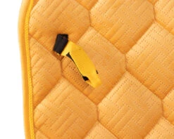 Zadeldek QHP Summer Glow Geel -Paardenbenodigdheden Winkel zadeldek qhp summer glow geel 1500x1500 175074