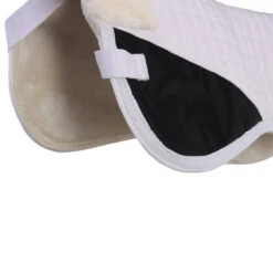 Zadelonderlegger Epplejeck Faux Fur Wit-beige -Paardenbenodigdheden Winkel zadelonderlegger epplejeck faux fur wit beige 1500x1500 178360