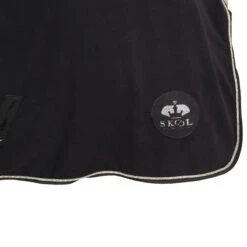 Zweetdeken SKØL Per Zwart -Paardenbenodigdheden Winkel zweetdeken skol per zwart 1500x1500 130248