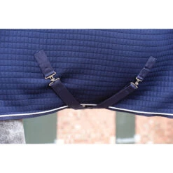 Zweetdeken WeatherBeeta Thermocell Cooler Donkerblauw-wit -Paardenbenodigdheden Winkel zweetdeken weatherbeeta thermocell cooler donkerblauw wit 1500x1500 135351